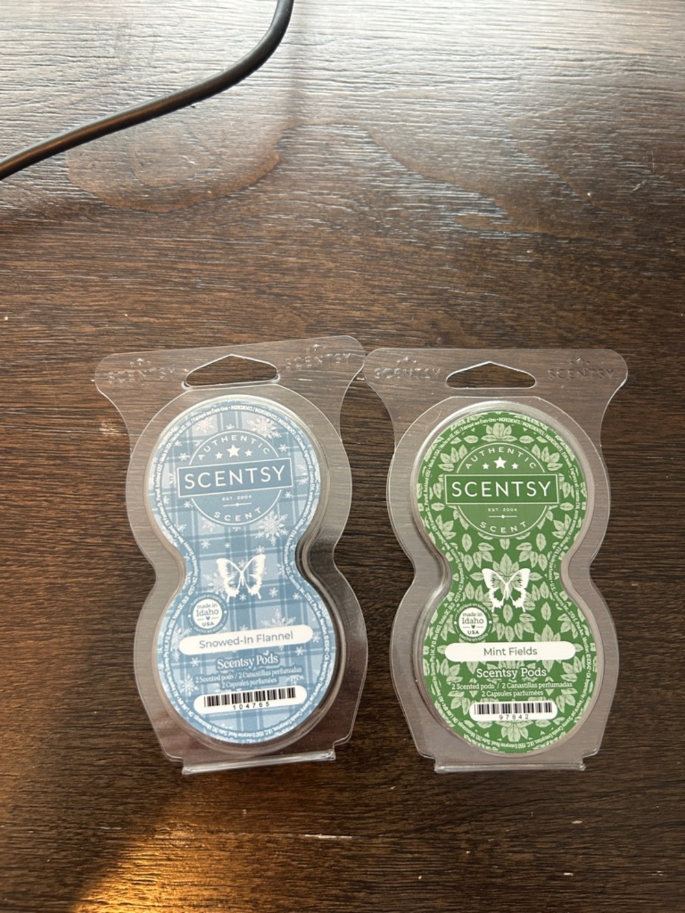 Scentsy scented Pods Duo - snowed-in flannel and mint Fields